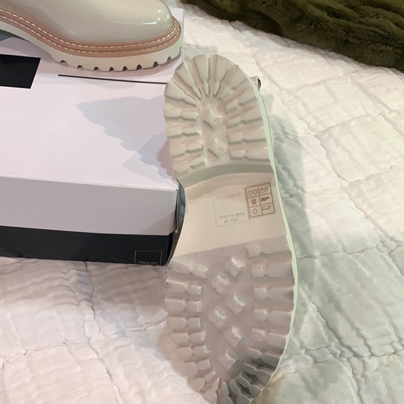 NWT Dolce Vita Ivory Patent Boots, size 10 - Picture 3 of 4
